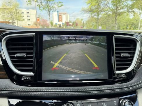 Used 2023 Chrysler Pacifica Limited FWD image 23