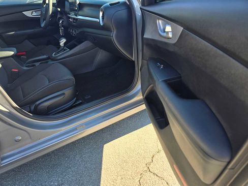 Used 2023 Kia Forte LXS w/ LXS Technology Package image 10