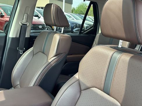 Used 2025 Honda Pilot Elite image 25