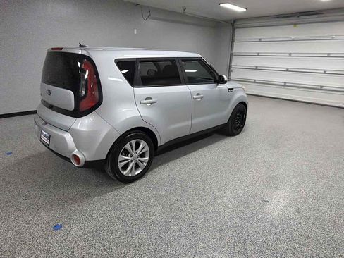 Used 2016 Kia Soul ! FWD image 3