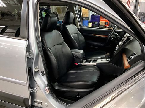 Used 2013 Subaru Outback 2.5i Limited image 8