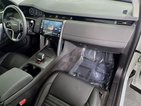Used 2024 Land Rover Discovery Sport S image 30