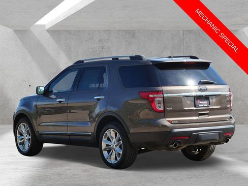 Used 2015 Ford Explorer XLT w/ Equipment Group 202B AWD/4WD image 4