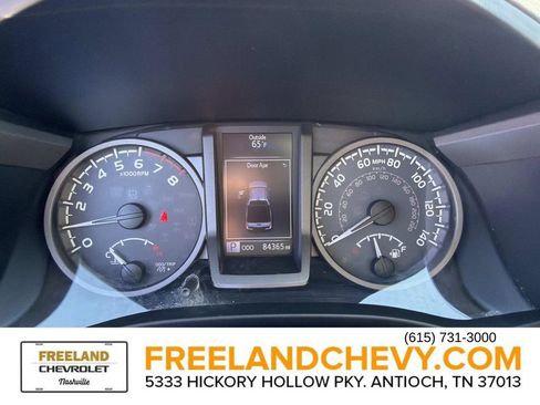 Used 2017 Toyota Tacoma TRD Sport w/ Tow Package (A/T) image 30