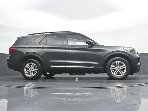 Used 2023 Ford Explorer XLT AWD/4WD image 32