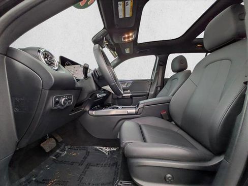 Certified 2025 Mercedes-Benz GLB 250 image 17