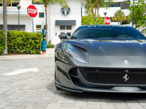 Used 2020 Ferrari 812 Superfast RWD image 6
