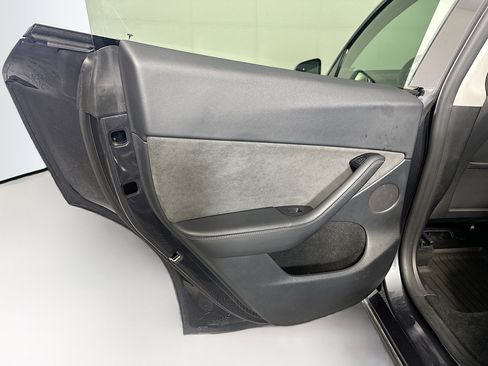 Used 2024 Tesla Model Y Long Range AWD/4WD image 26