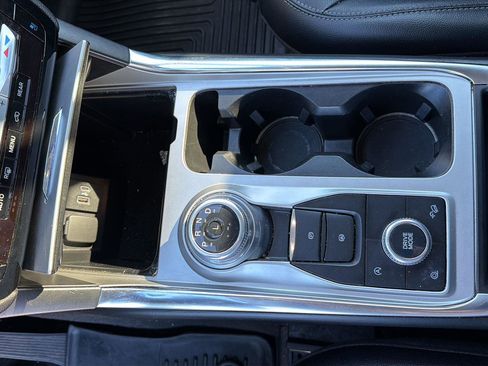 Used 2021 Ford Explorer Limited w/ Equipment Group 301A AWD/4WD image 19