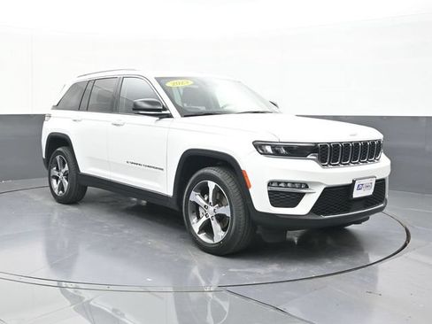 Used 2023 Jeep Grand Cherokee Limited AWD/4WD image 19
