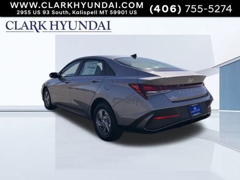 Used 2025 Hyundai Elantra SE image 7