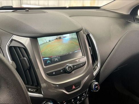 Used 2017 Chevrolet Cruze LT w/ Convenience Package FWD image 27