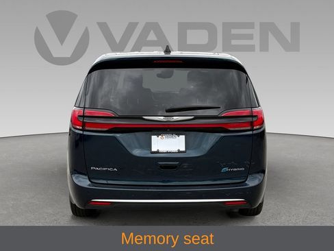 Used 2024 Chrysler Pacifica Limited FWD image 6