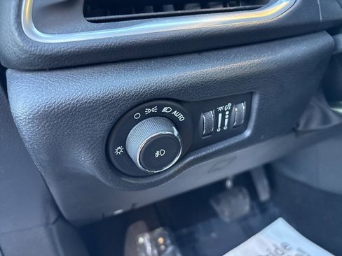 Used 2018 Chrysler Pacifica Touring-L Plus w/ Advanced Safetytec Group image 22