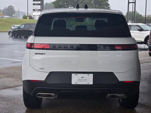 Used 2025 Land Rover Range Rover Sport SE AWD/4WD image 4