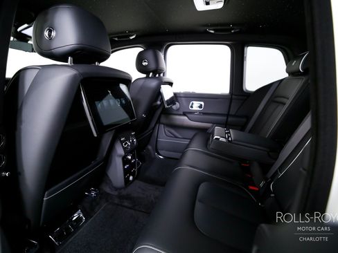 Certified 2025 Rolls-Royce Cullinan AWD/4WD image 18