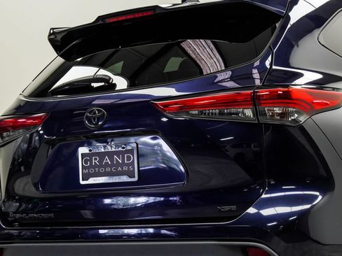 Used 2023 Toyota Highlander XSE FWD image 14