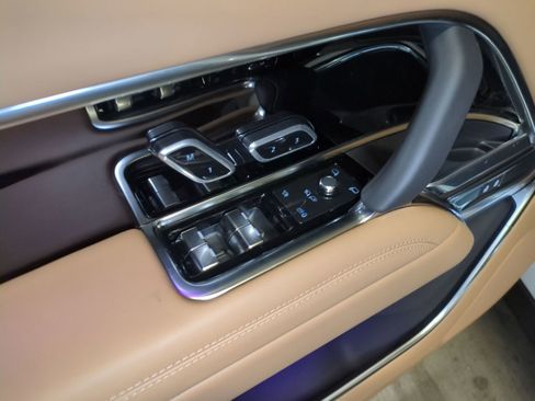 New 2026 Land Rover Range Rover SE image 12