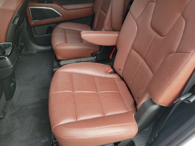 Used 2024 Kia Telluride EX w/ EX Captain's Chair Package AWD/4WD image 12