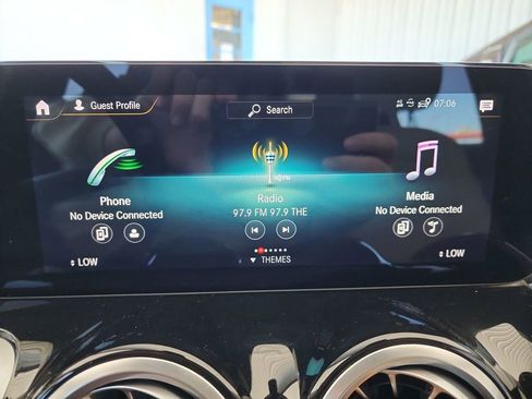 Used 2022 Mercedes-Benz GLB 250 w/ Premium Package Lite image 28