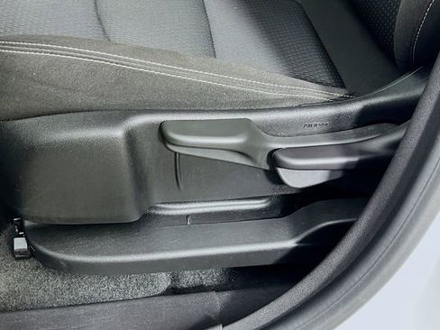 Used 2024 GMC Terrain SLE image 11