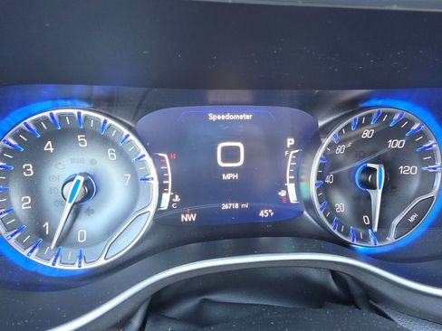 Used 2024 Chrysler Pacifica Touring-L FWD image 37
