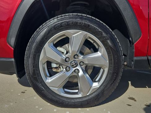 Used 2021 Toyota RAV4 XLE Premium image 13