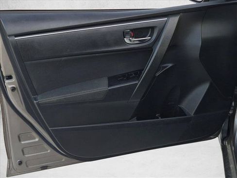 Used 2018 Toyota Corolla LE FWD image 9