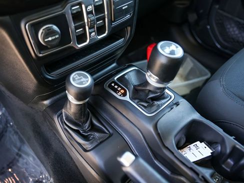 Used 2020 Jeep Wrangler Unlimited Sport S AWD/4WD image 23