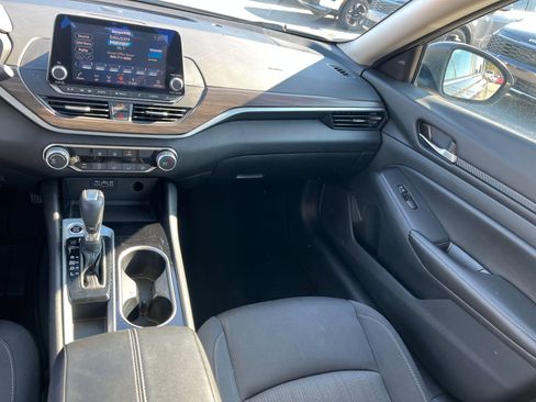 Used 2024 Nissan Altima 2.5 SV image 22