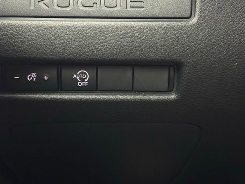 Used 2023 Nissan Rogue S image 20