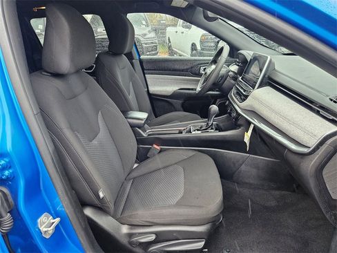 Certified 2025 Jeep Compass Sport image 18