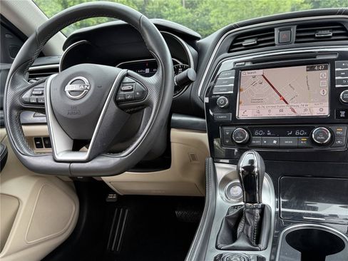 Used 2023 Nissan Maxima Platinum w/ Sport Mat Group FWD image 9