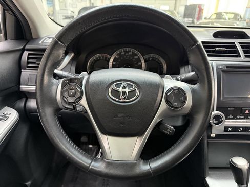 Used 2014 Toyota Camry SE w/ Moonroof Package FWD image 18