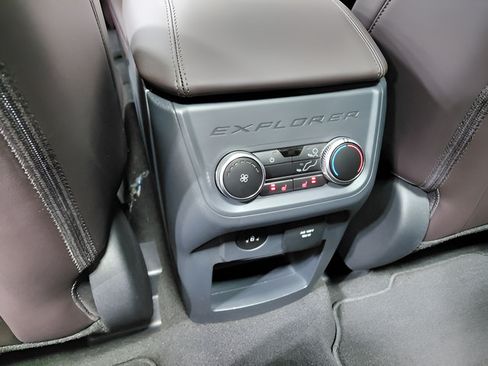 Used 2026 Ford Explorer Platinum AWD/4WD image 45