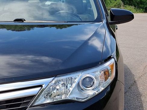 Used 2012 Toyota Camry XLE w/ Leather Pkg FWD image 11