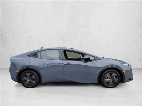Used 2024 Toyota Prius LE FWD image 4