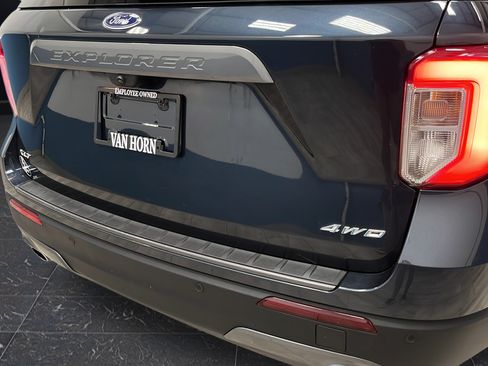 Used 2023 Ford Explorer XLT w/ Equipment Group 202A AWD/4WD image 39