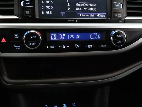 Used 2015 Toyota Highlander Limited w/ Driver Technology Package AWD/4WD image 28