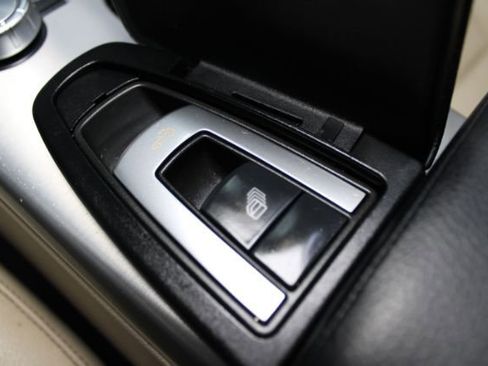 Used 2012 Mercedes-Benz SLK 350 image 17