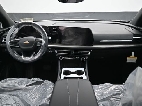 New 2026 Chevrolet Traverse LT w/ Sun and Wheel Package FWD image 23
