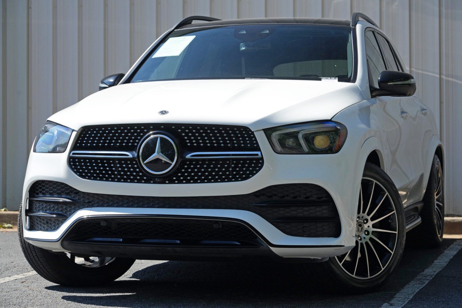 Used 2022 Mercedes-Benz GLE 450 4MATIC w/ AMG Line Exterior image 3