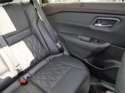 Used 2023 Nissan Rogue Platinum w/ Platinum Premium Package image 14