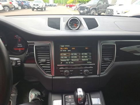 Used 2016 Porsche Macan Turbo AWD/4WD image 7