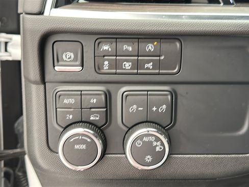 Used 2025 Chevrolet Tahoe LT AWD/4WD image 17