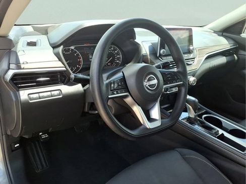 Used 2023 Nissan Altima 2.5 SV FWD image 13