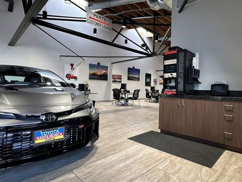 Used 2024 Toyota Prius Prime Premium image 5