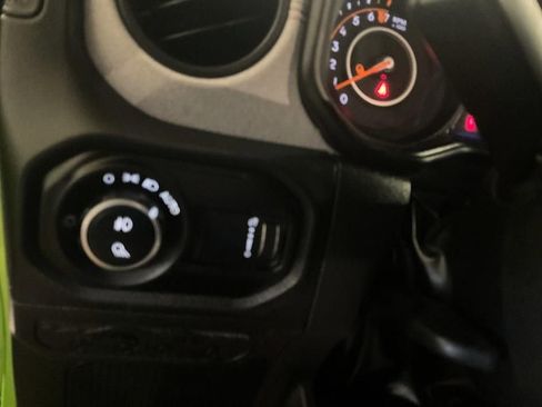 Used 2025 Jeep Gladiator Sport AWD/4WD image 28