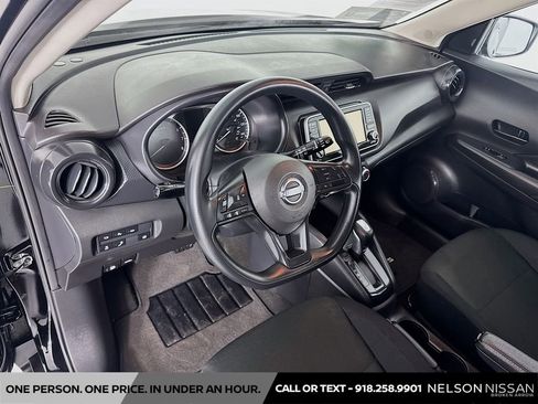 Certified 2025 Nissan Kicks Play S image 9