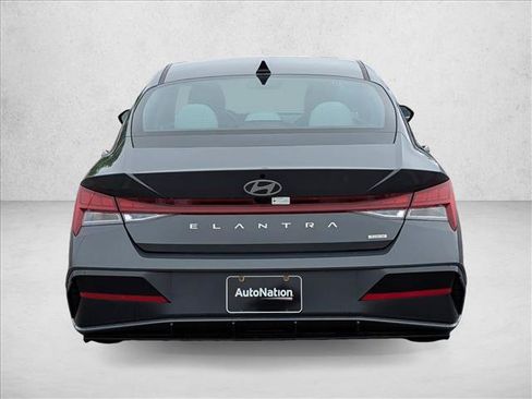 Used 2025 Hyundai Elantra Limited FWD image 6